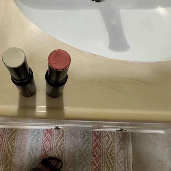 Rose Glow and Pearl glow cream highlighters. - Picture 3 of 4